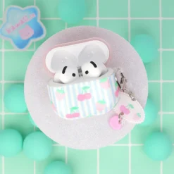 Airpodfodral med Bag Charm - Stripes & Berries