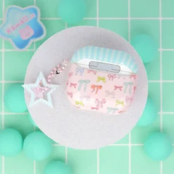 Airpodfodral med Bag Charm - Stripes & Bows