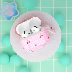 Airpodfodral med Nyckelring - Gingham Cherries