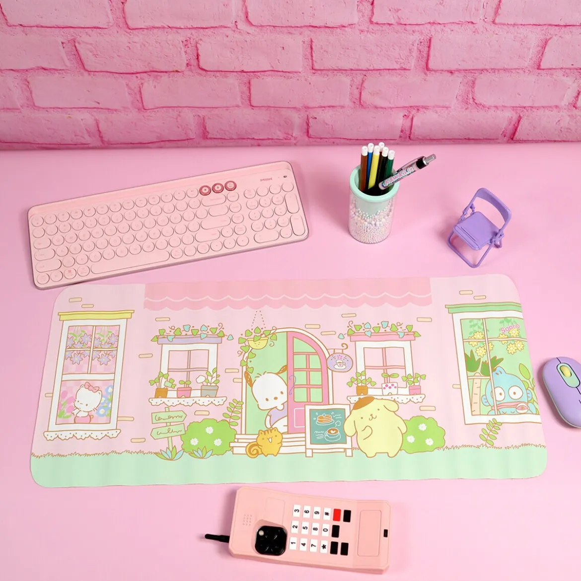 Rosa skrivbordsunderlägg - Sanrio friends