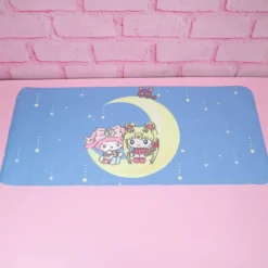 Sailor Moon & My Melody på måne - skrivbordsunderlägg